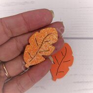 Патч-вырубка из глиттерного фоамирана "Лист дуба" 45 мм, цв.оранжевый