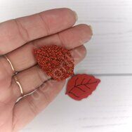 Патч-вырубка из глиттерного фетра "Лист тополя" 40 мм, цв.красный