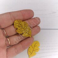 Патч-вырубка из глиттерного фетра "Лист дуба" 40 мм, цв.темное золото